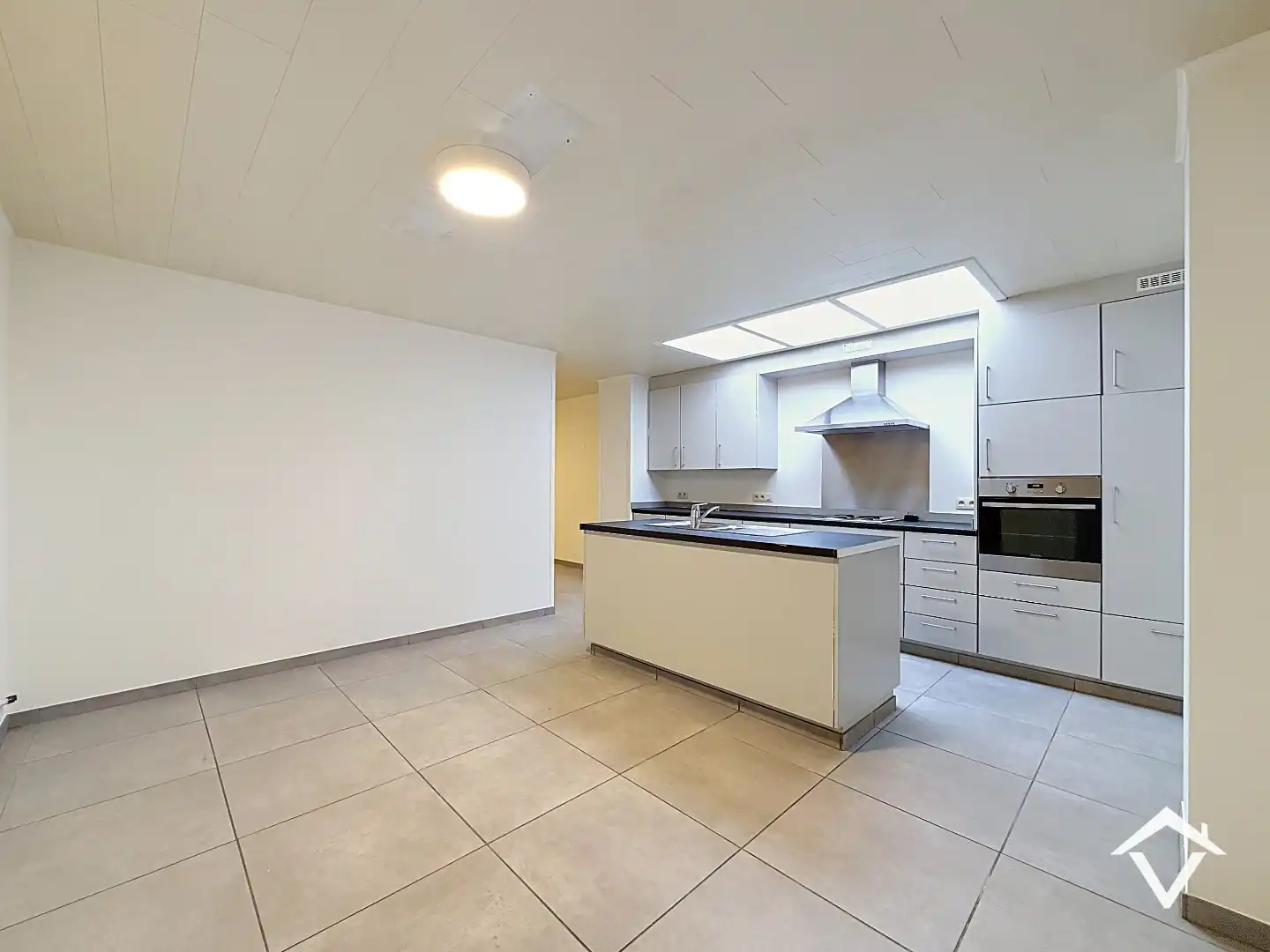 Centraal gelegen woning met 5 slaapkamers te Roeselare foto 4