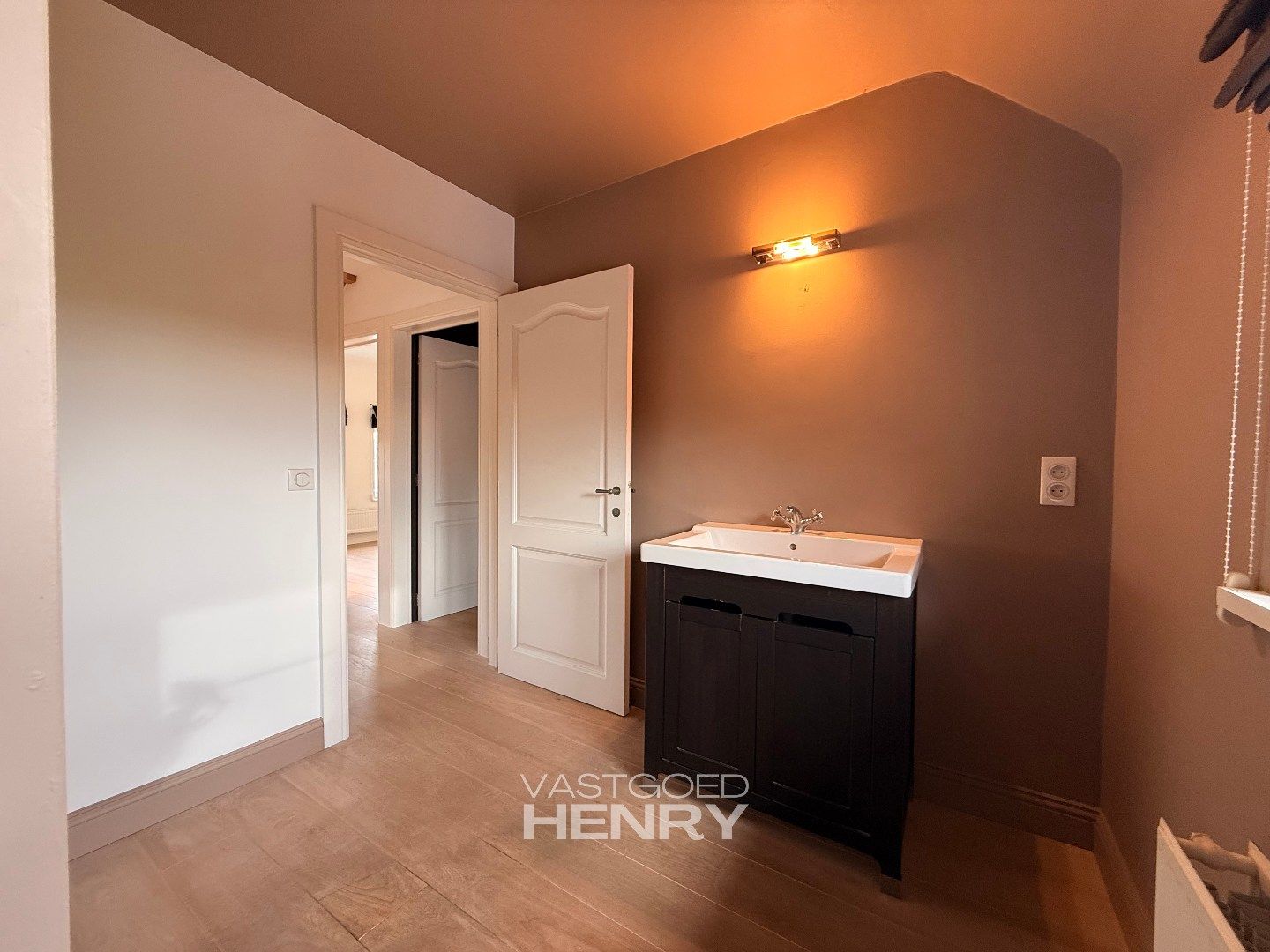 Volledig gerenoveerde woning met karakter foto 15