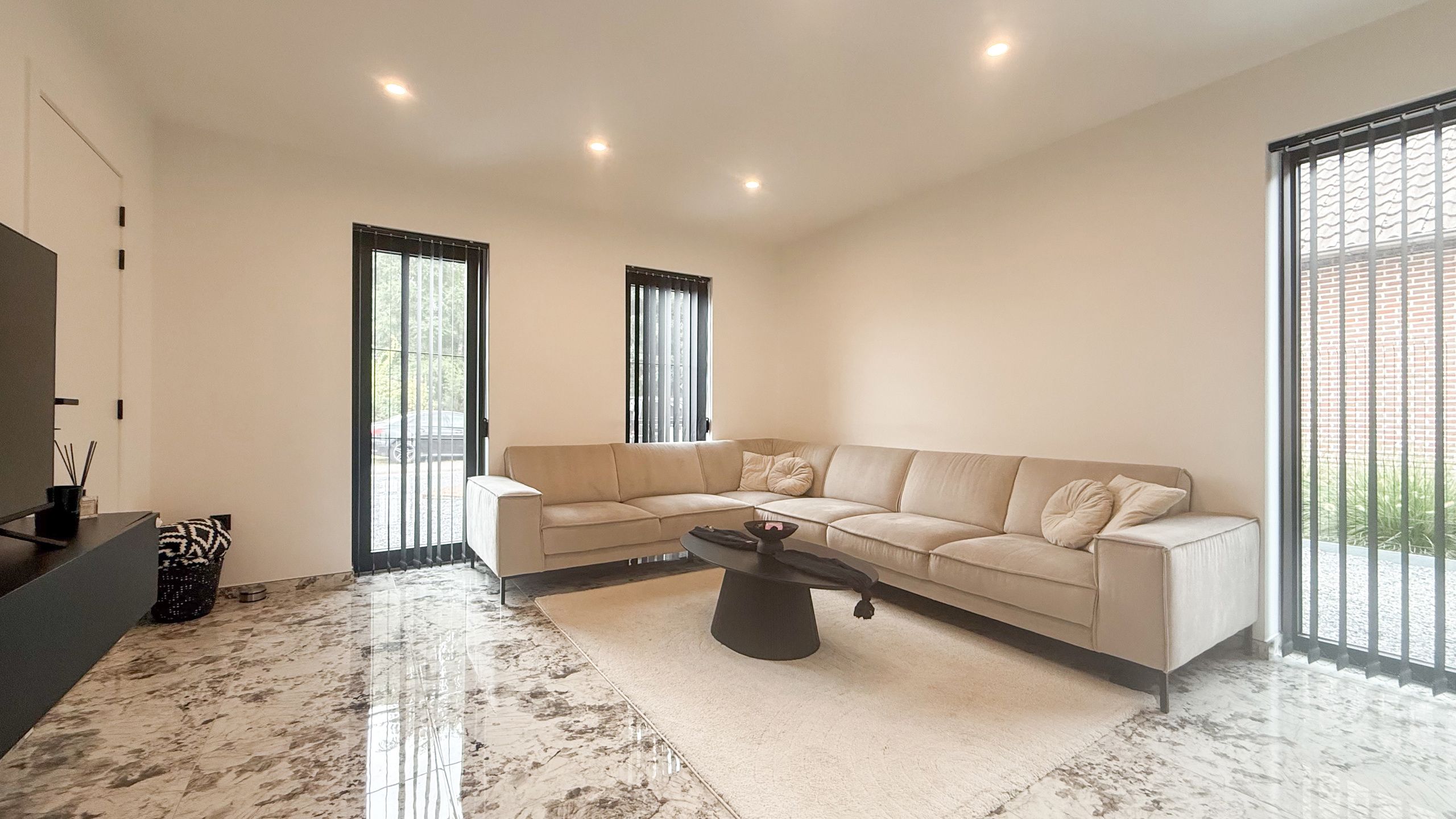  Instapklare, vrijstaande nieuwbouwwoning met 4 tot 5 slaapkamers in Heusden-Zolder! foto {{pictureIndex}}