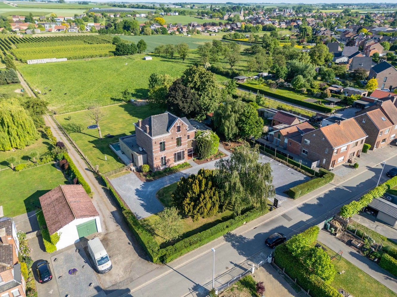 Karaktervol herenhuis met modern comfort in een groene, landelijke setting foto 5