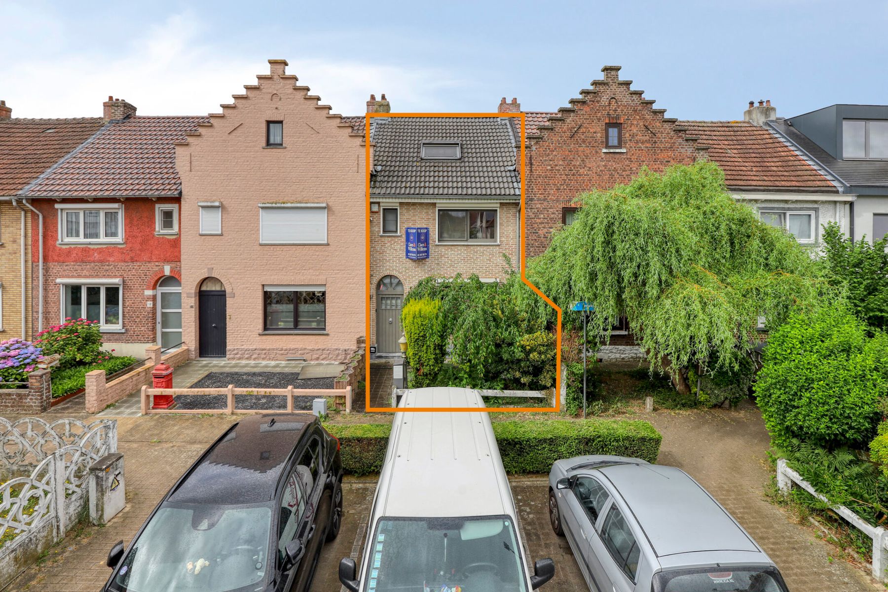 Gezellige rijwoning in gegeerde wijk te Halle foto {{pictureIndex}}