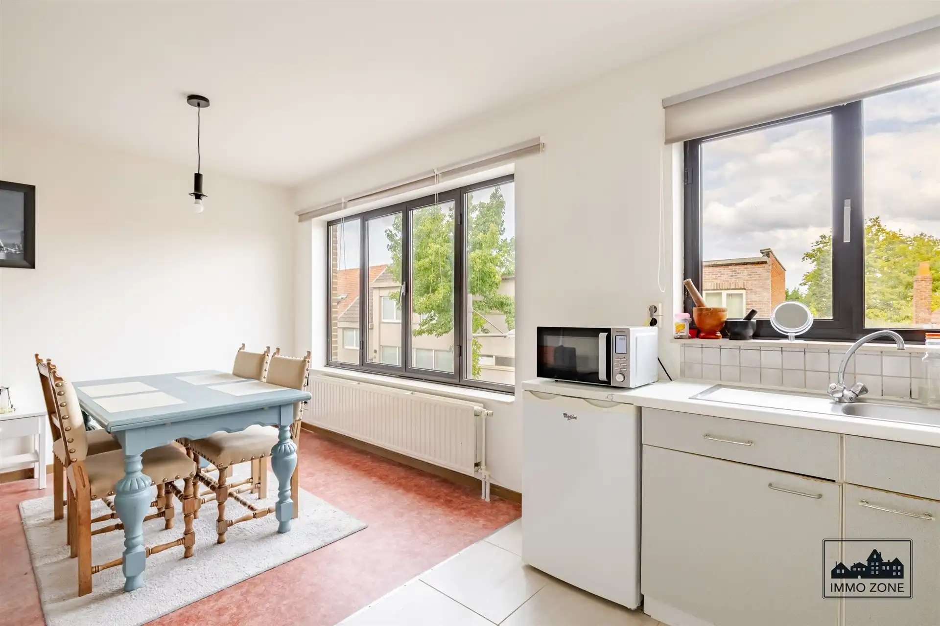 Ruim éénslaapkamerappartement te koop met terras en garage foto 3