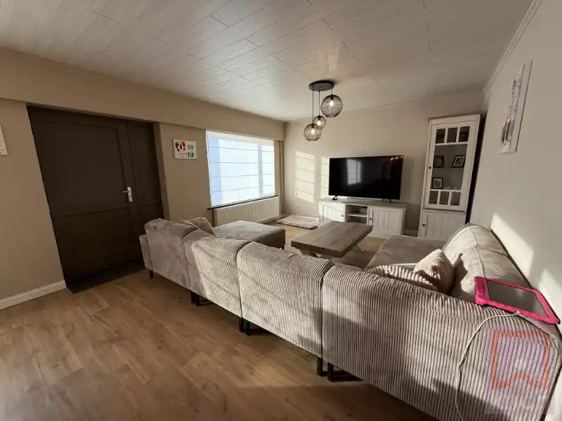 Instapklare gerenoveerde woning met 4 slaapkamers, zonnepanelen en thuisbatterij foto 3