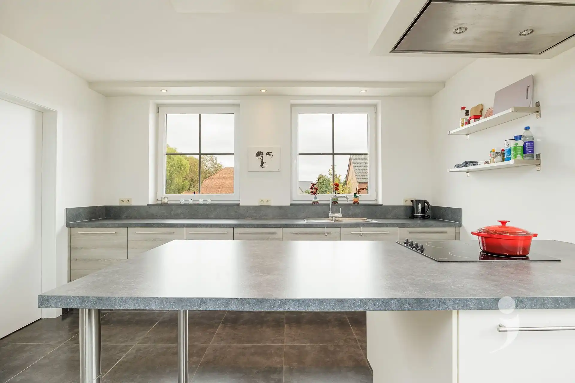 Bijzonder ruim appartement met prachtig vergezicht foto 10