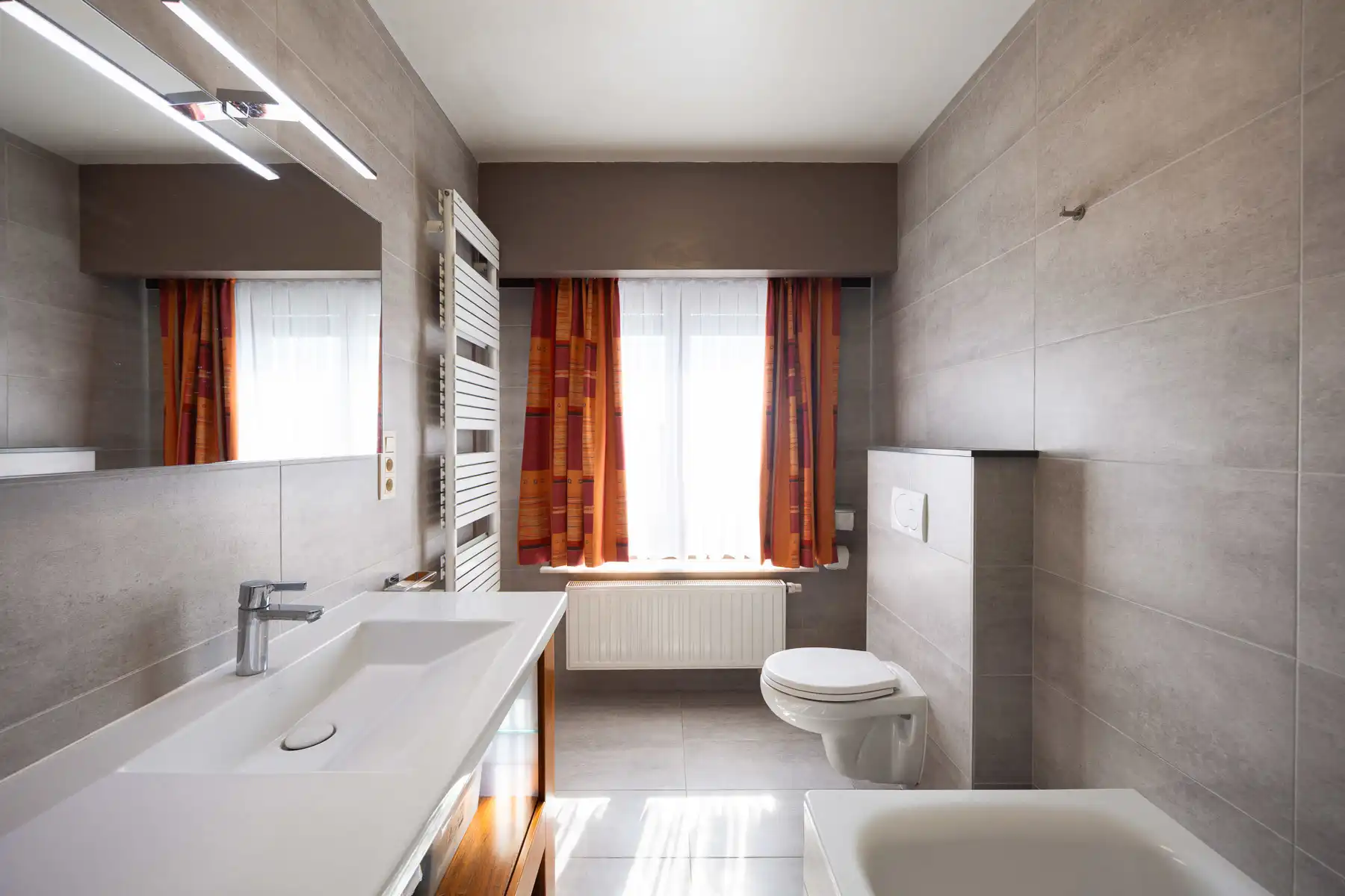Verrassend ruime halfopen woning met omheinde tuin foto 20