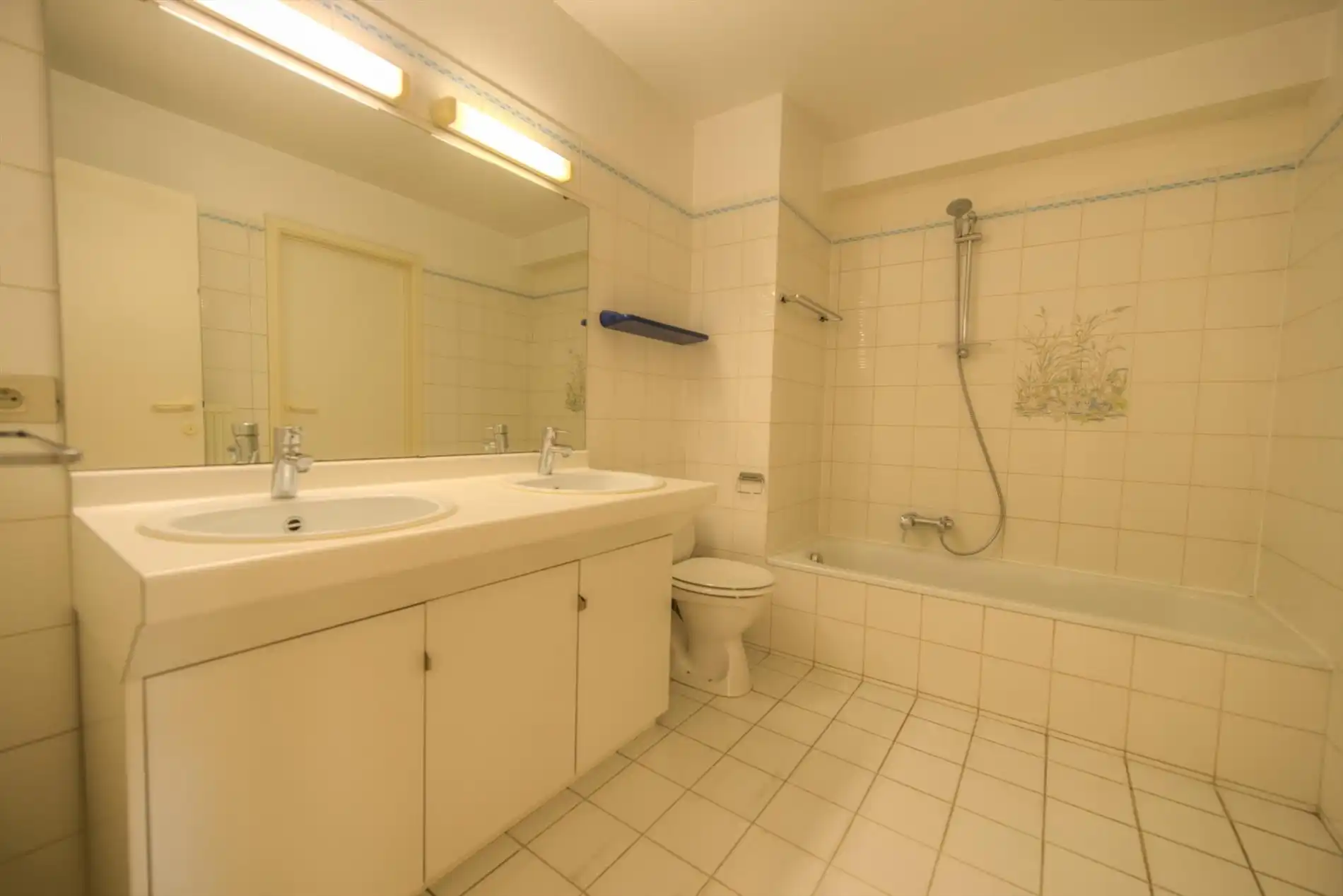 Ruim appartement  gelegen op de Kustlaan tussen het Lichttorenplein en het Driehoeksplein. foto 8