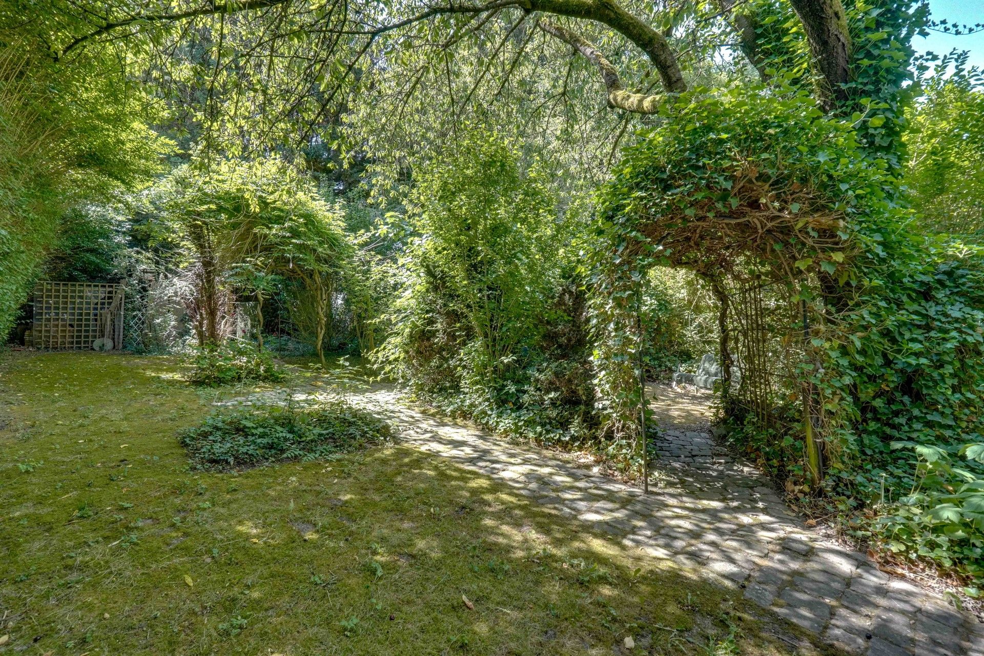 EXCLUSIEVE VILLA + BOUWGROND IN DOODLOPENDE STRAAT foto 74