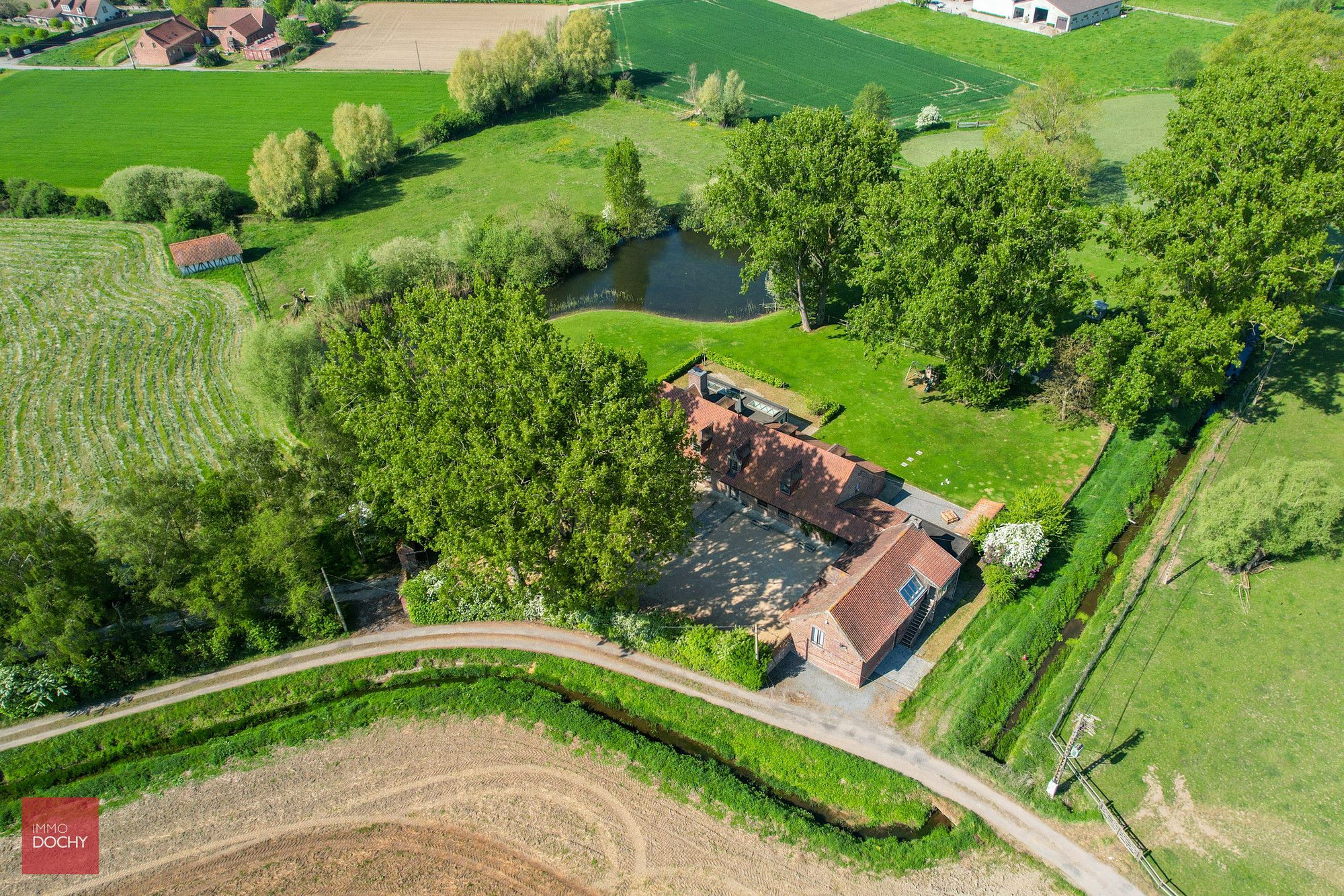 Recent vernieuwd landhuis op ca. 1,5ha foto 2