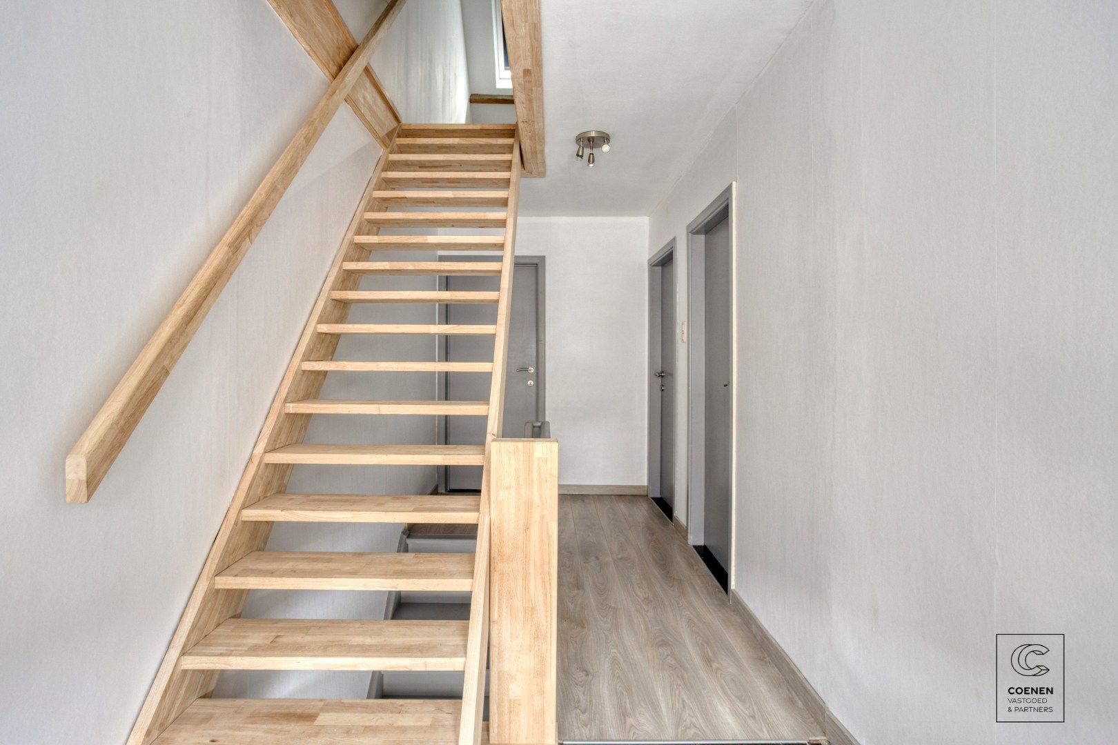 Zeer ruime en instapklare woning met een bew opp van 181 m², 4 ruime slpk's en zeer leuke, zonnige tuin met prachtig uitzicht! foto 16
