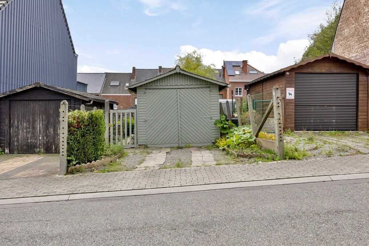 Instapklare 2-gevelwonig met 3 slaapkamers, garage en tuin foto 25