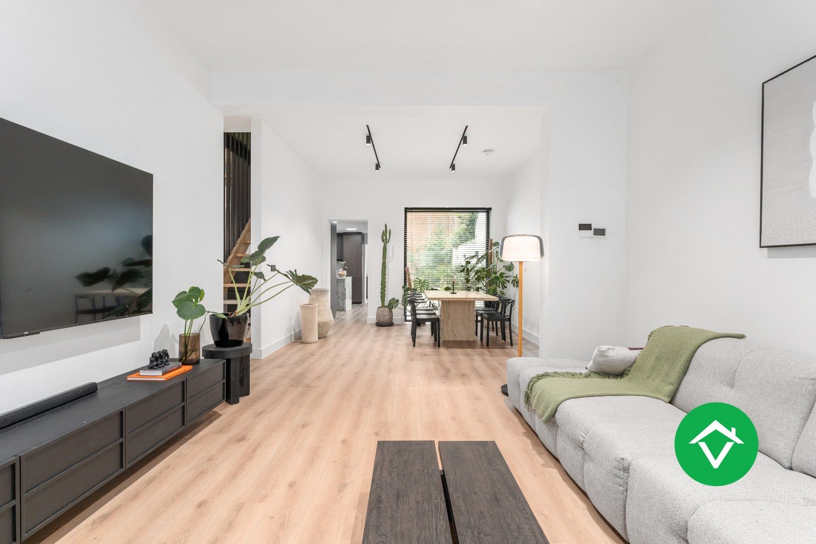 Hoog gerenoveerde woning met tuin en 4 slaapkamers te Roeselare foto 6