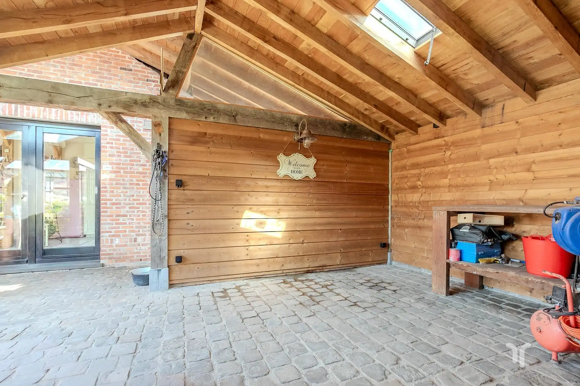 Zeer verzorgde, instapklare, volledig gerenoveerde open bebouwing met 5 slaapkamers. foto 14