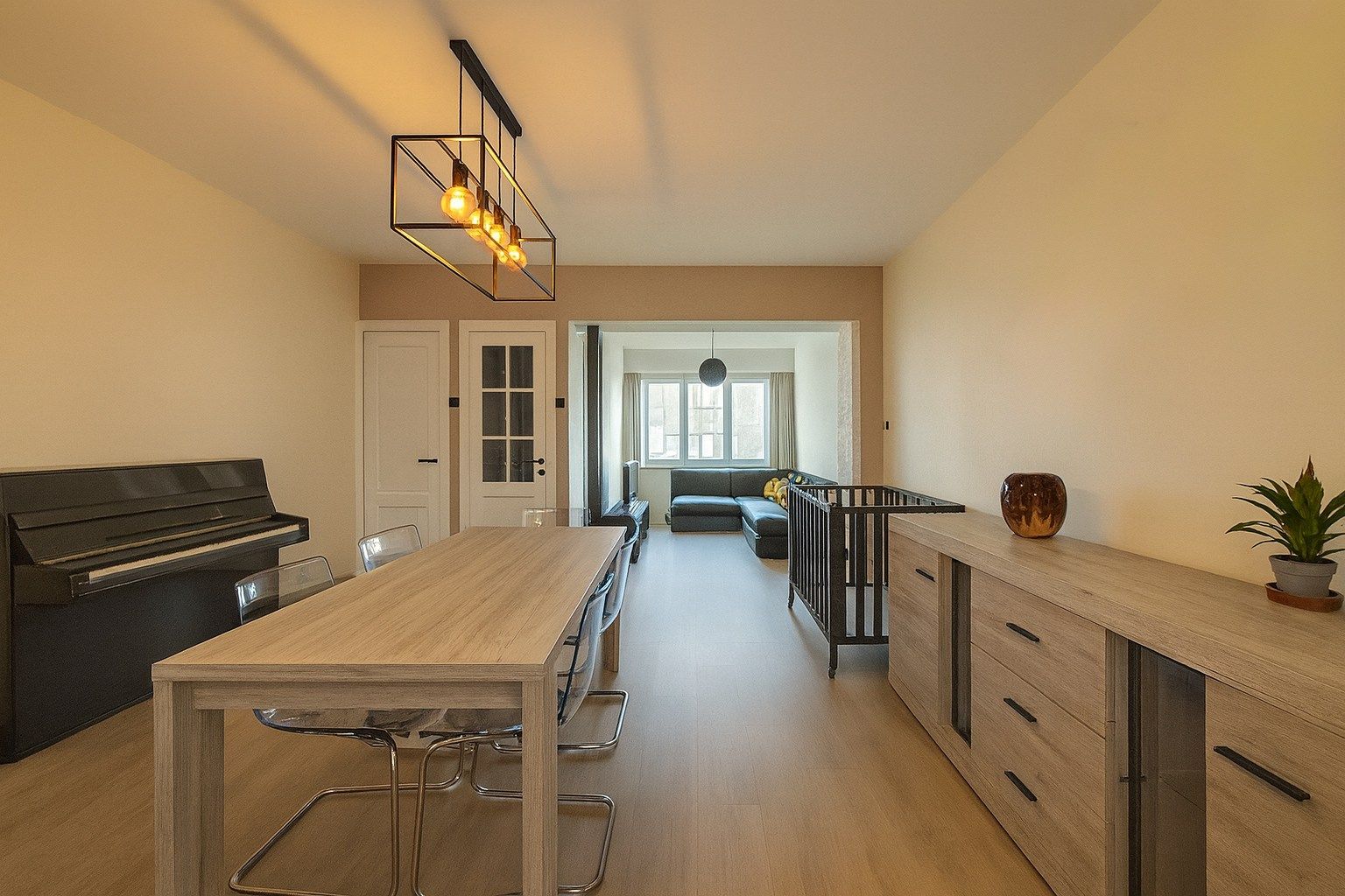 Instapklare, ruime moderne woning met 4 slaapkamers en uitgestrekte tuin te koop in hartje Temse! foto 4