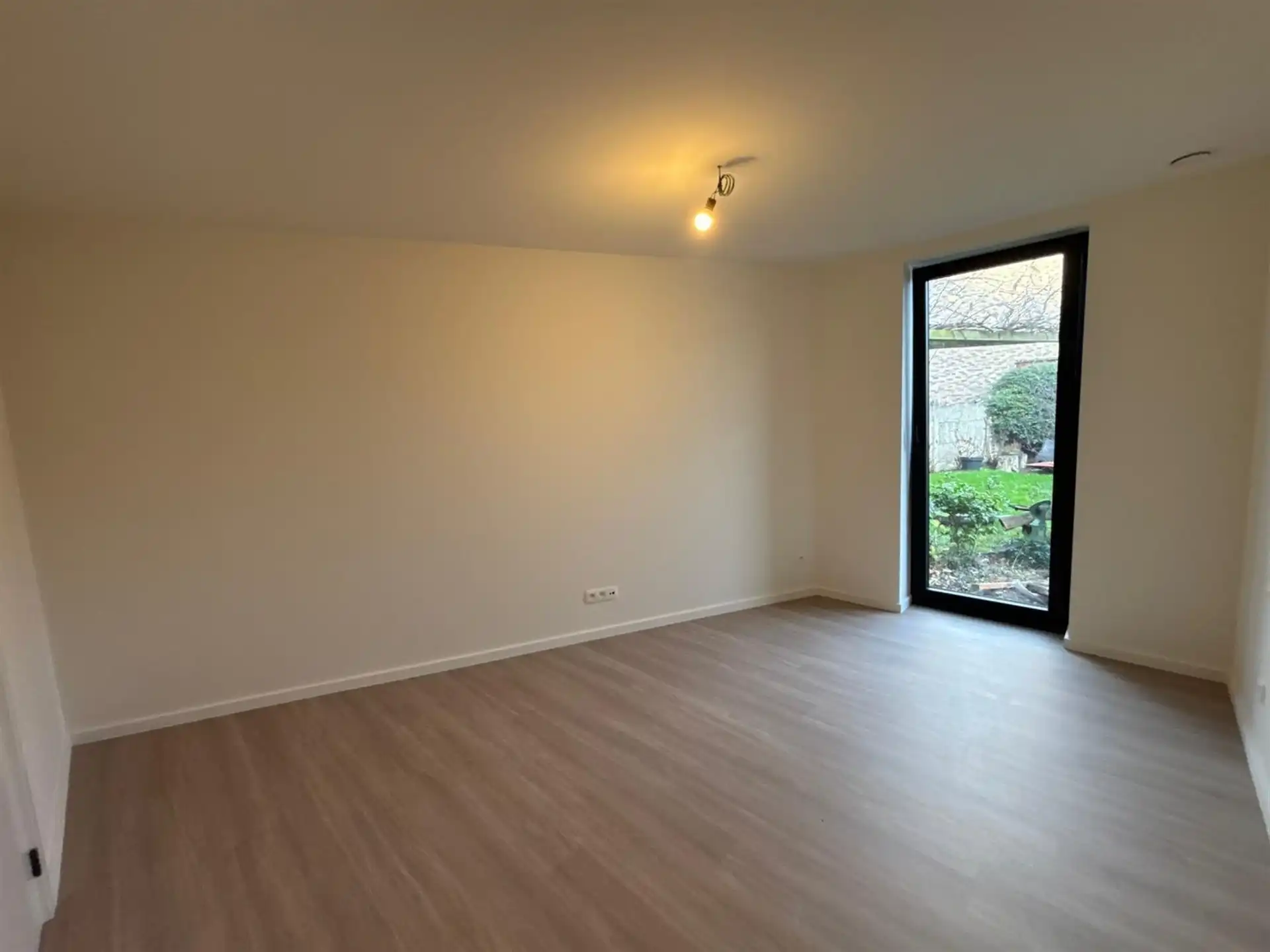 Modern gelijkvloers appartement met private tuin en ruime terrassen in Asse! foto 11