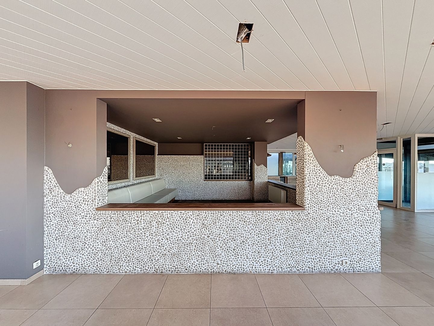 Ruim handelspand op topligging aan de Zeedijk foto 6