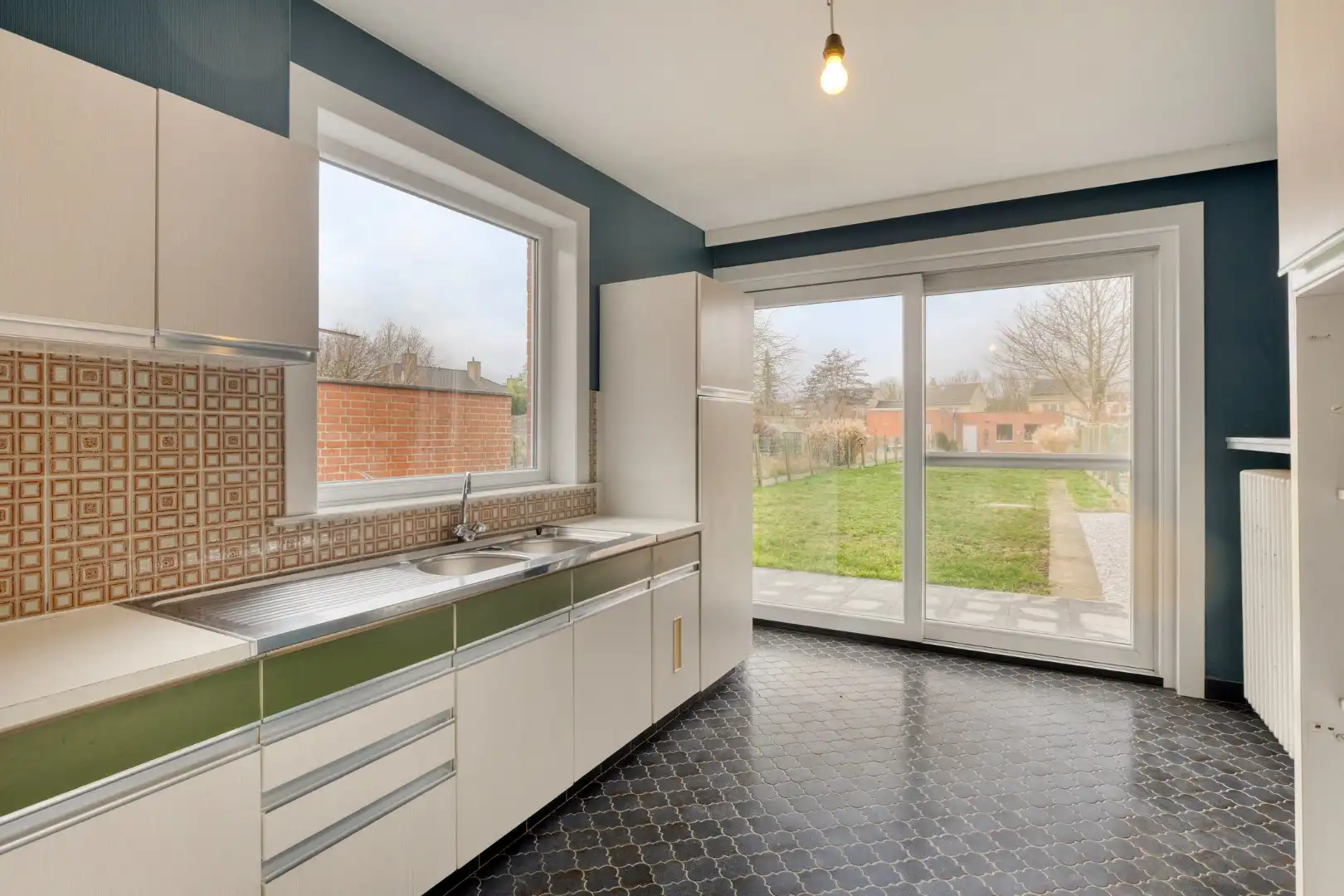 Kloeke woning met tuin en grote garage! foto 5