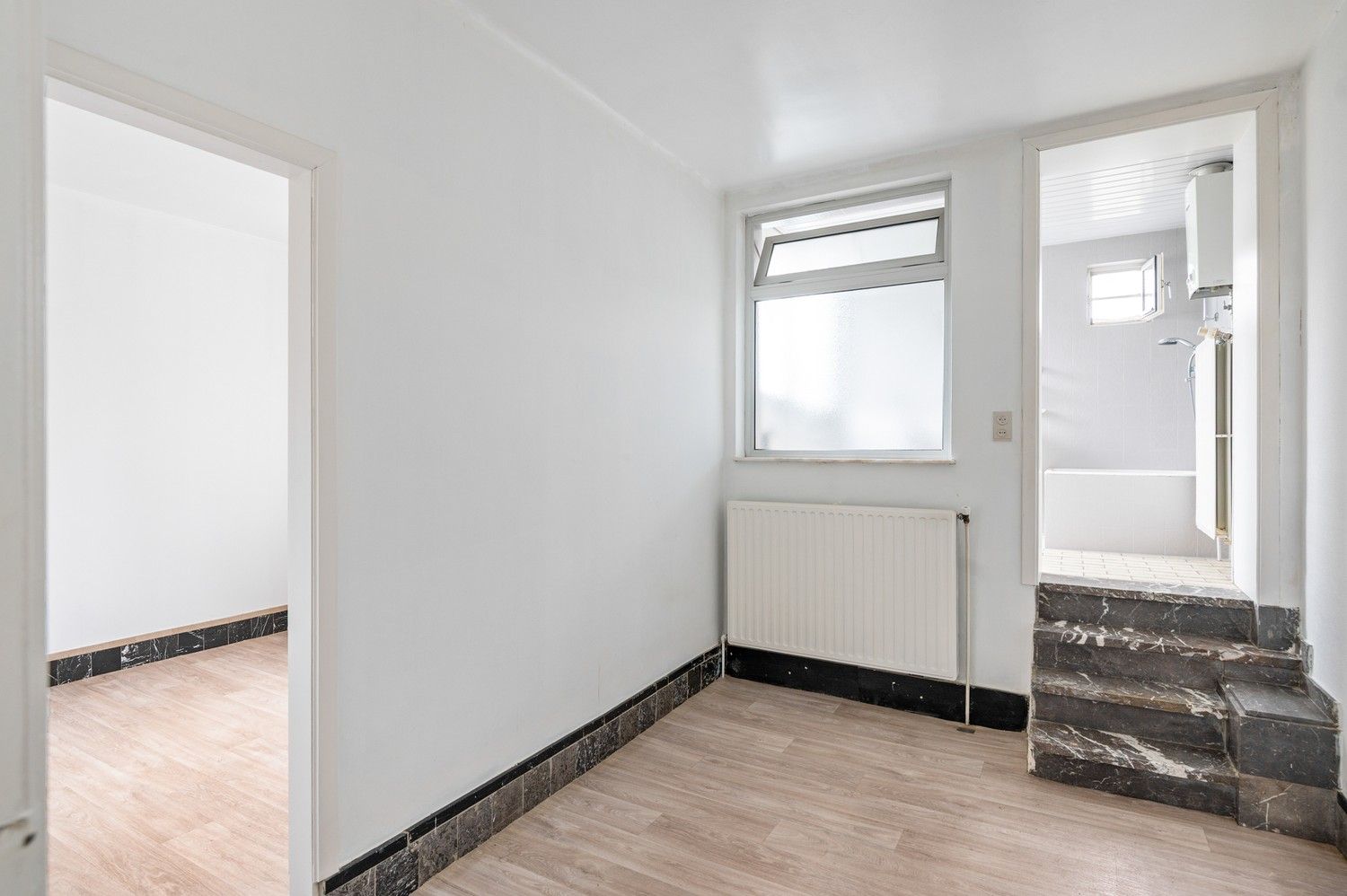 Magazijn met woonst en een 1 slaapkamer appartement te Deurne! foto 27