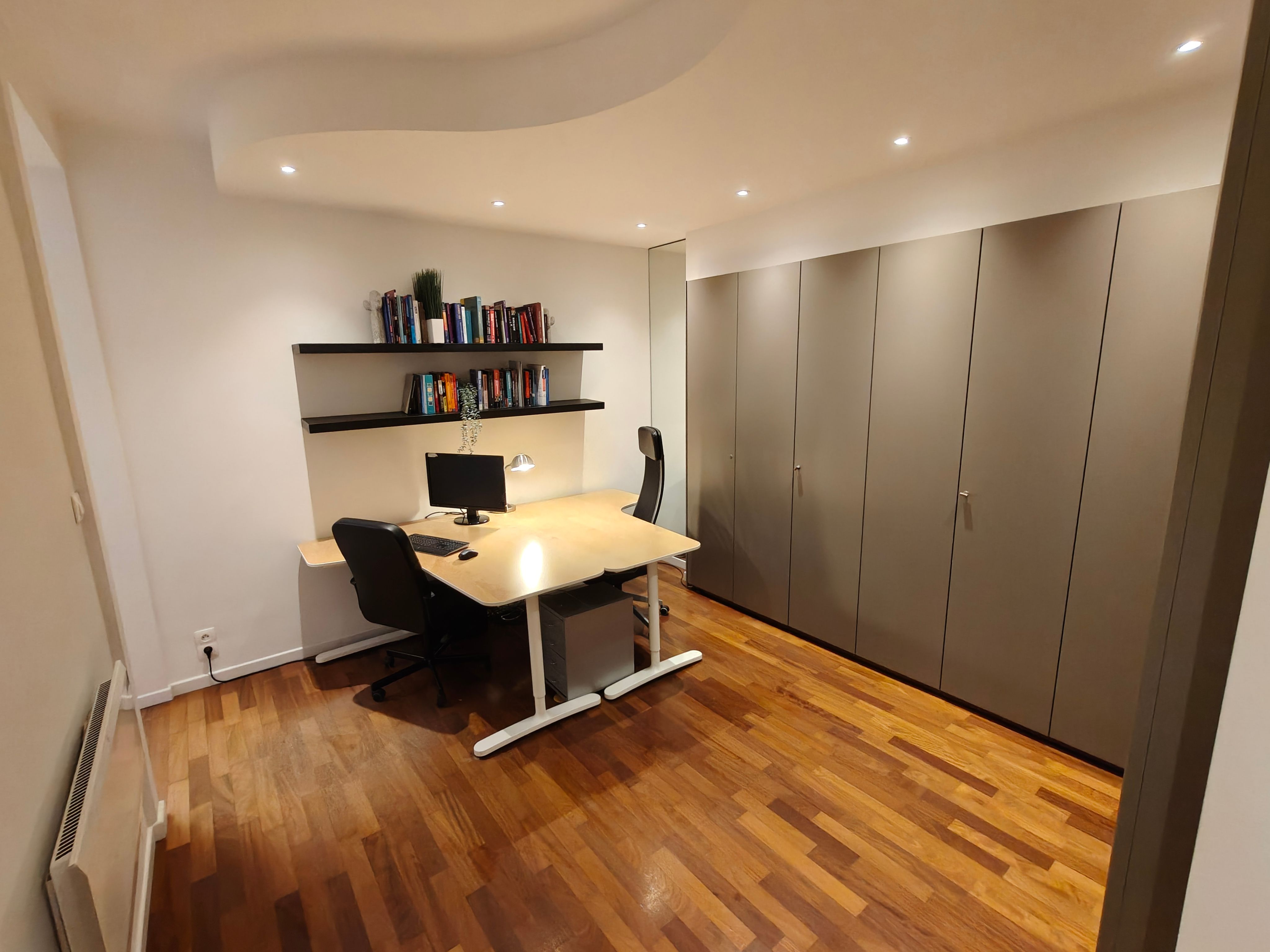 Modern gerenoveerde woning met zwembad foto 10