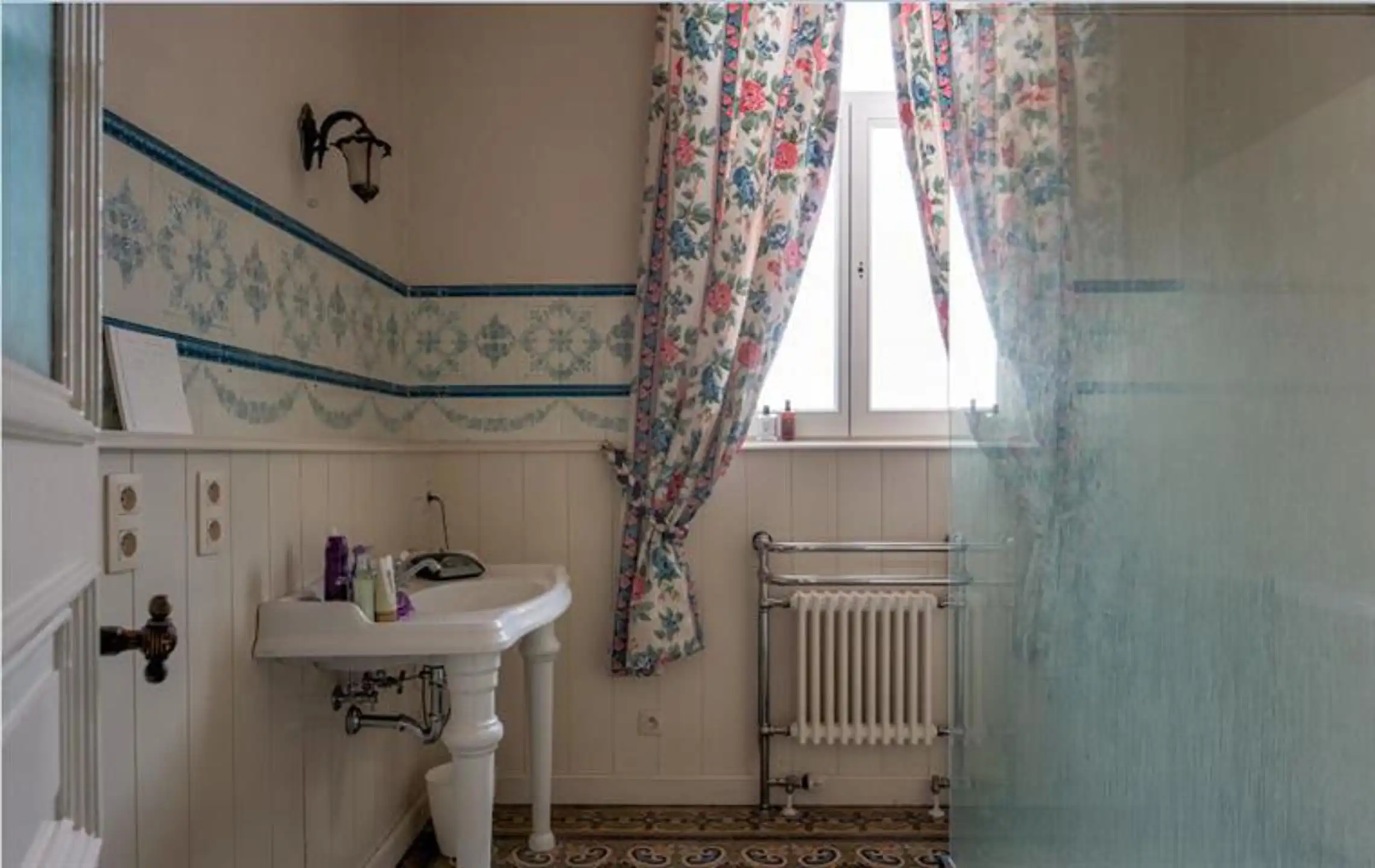 Imposante neoclassicistische herenwoning met 7 slpk., 2 badk. op 59 are 51 ca foto 25