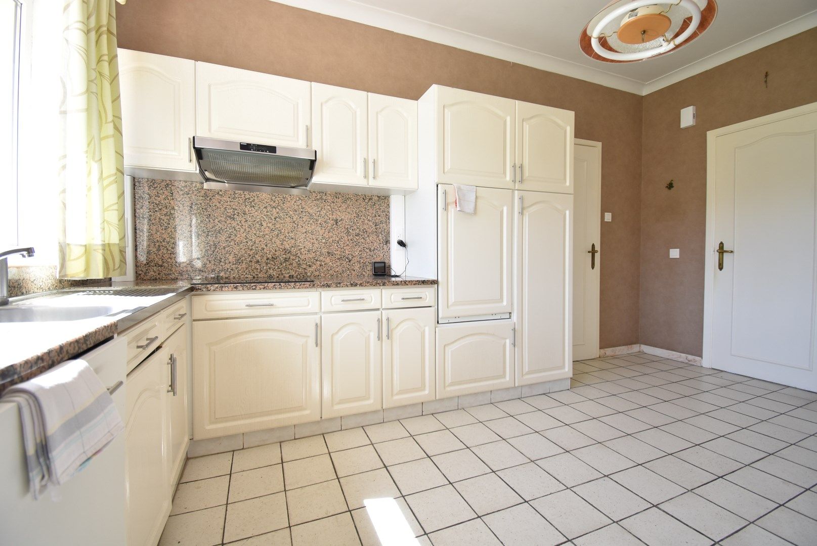 ** WACHTLIJST VOLZET **Verzorgde vrijstaande woning met 3 slaapkamers vlakbij centrum Hoeselt foto 11