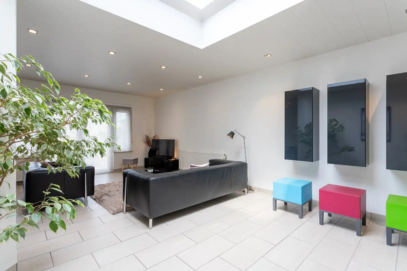 Deels gerenoveerde woning met tuin en garage op gunstige ligging te Halle foto 9