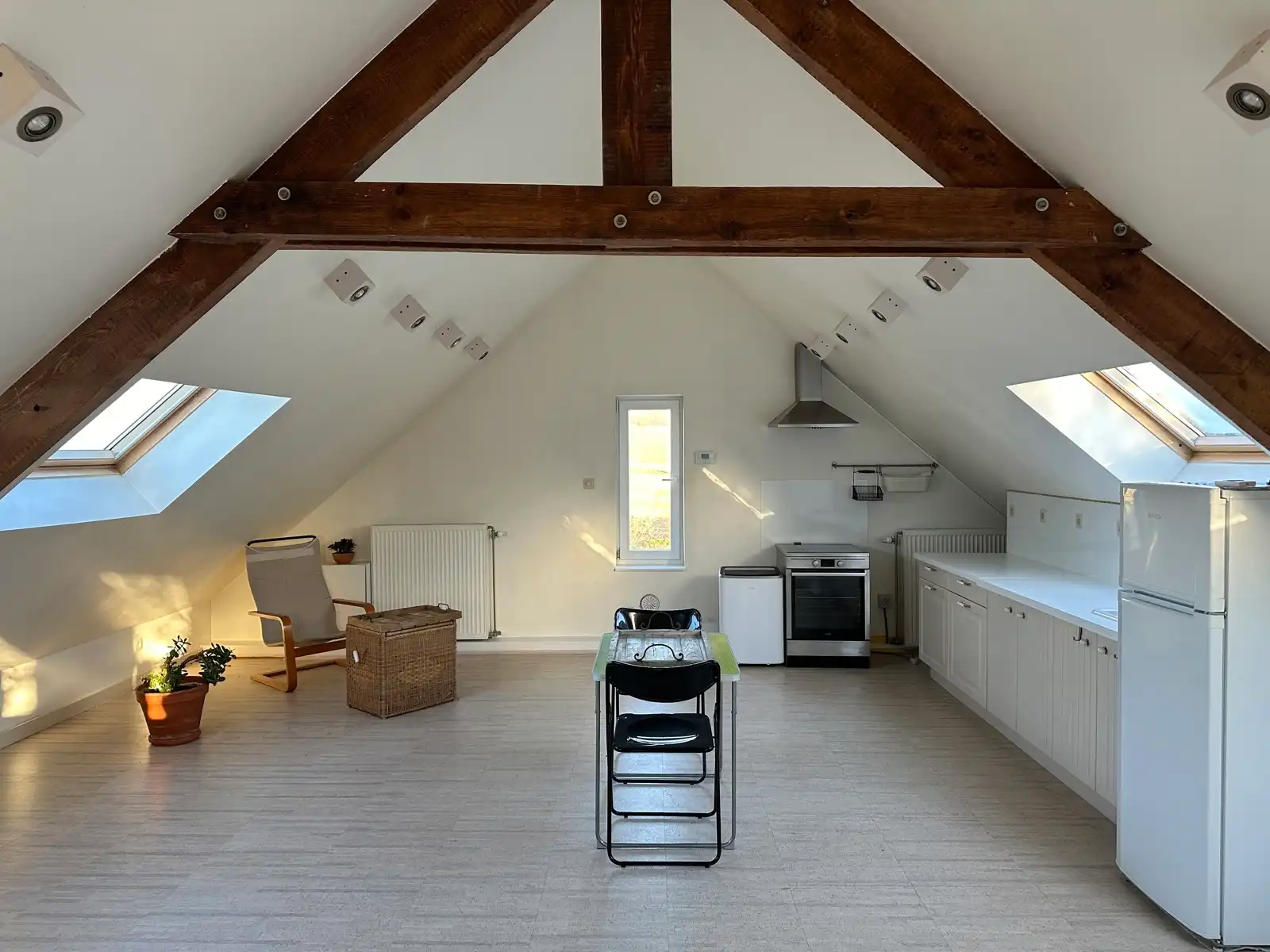 Studio te huur foto {{pictureIndex}}