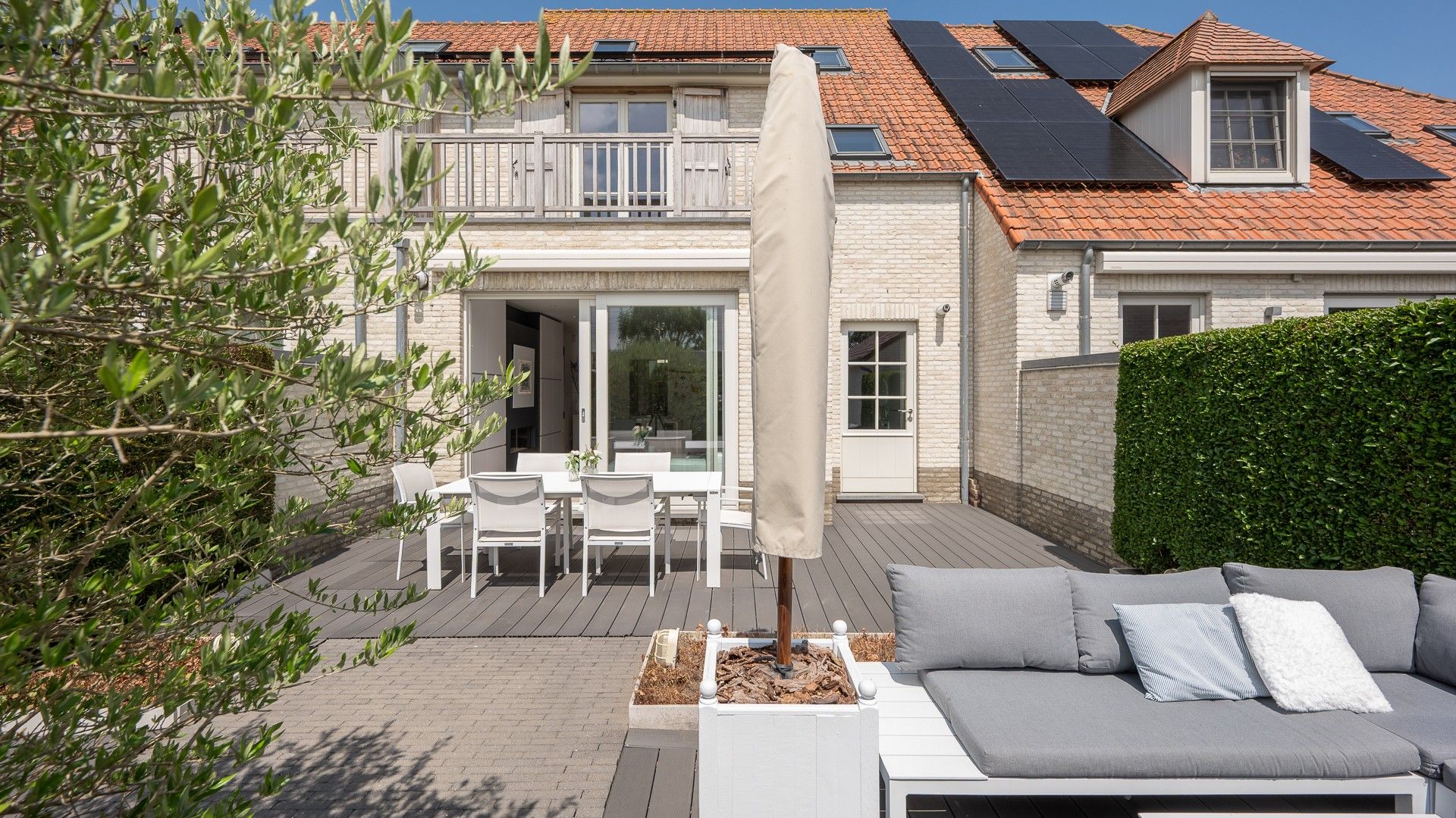 Mooie recente woning rustig gelegen in Duinbergen. foto {{pictureIndex}}