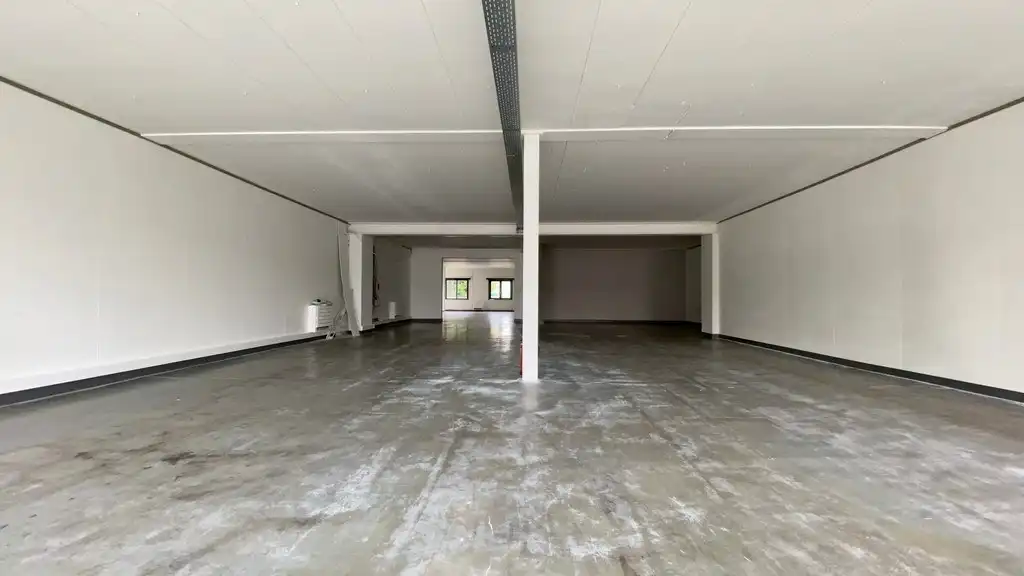 Baanwinkel te huur op zichtlocatie langs N9 in Lievegem foto 4