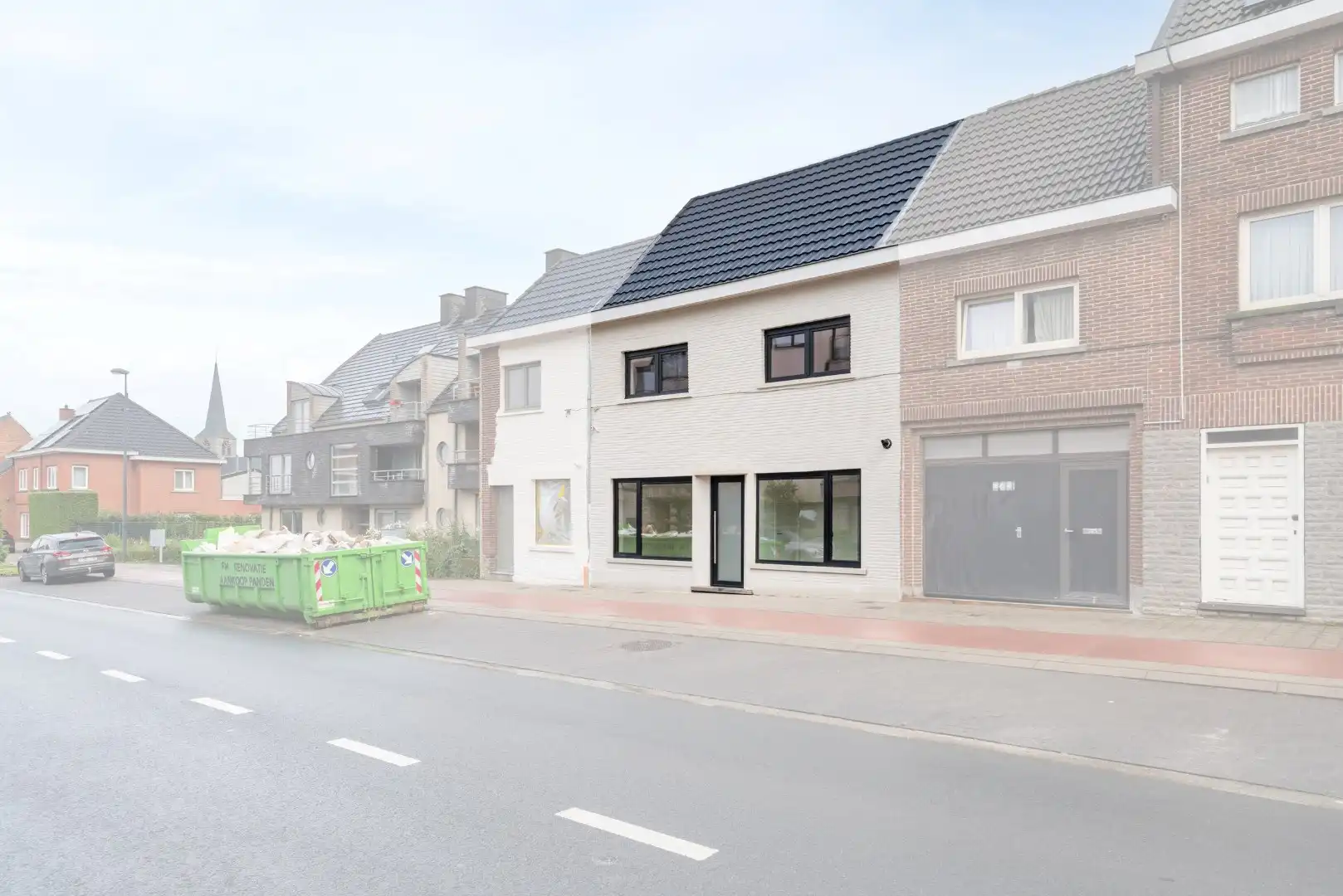 Prachtiig gerenoveerde woning te Oordegem foto {{pictureIndex}}