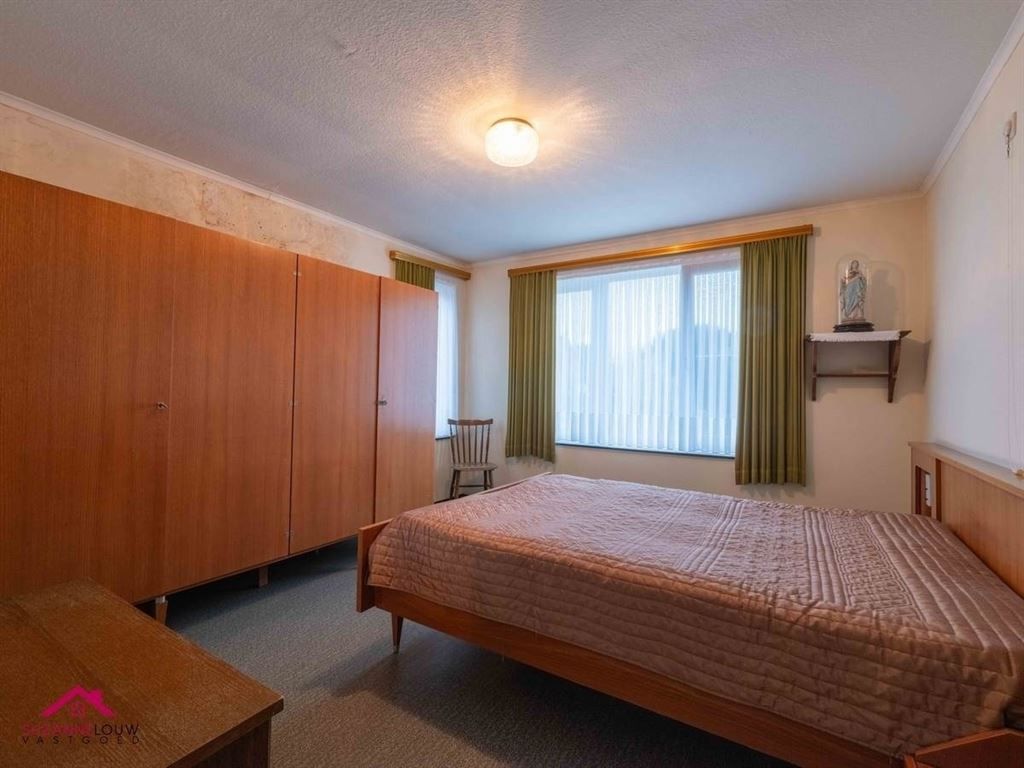 Vrijstaande splitlevel woning, te renoveren naar eigen smaak foto 23