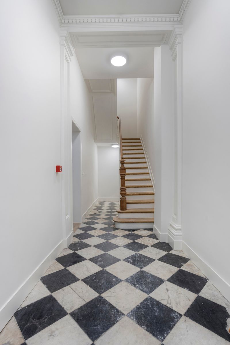 Stijlvol gerenoveerd duplex-appartement met terras foto 23
