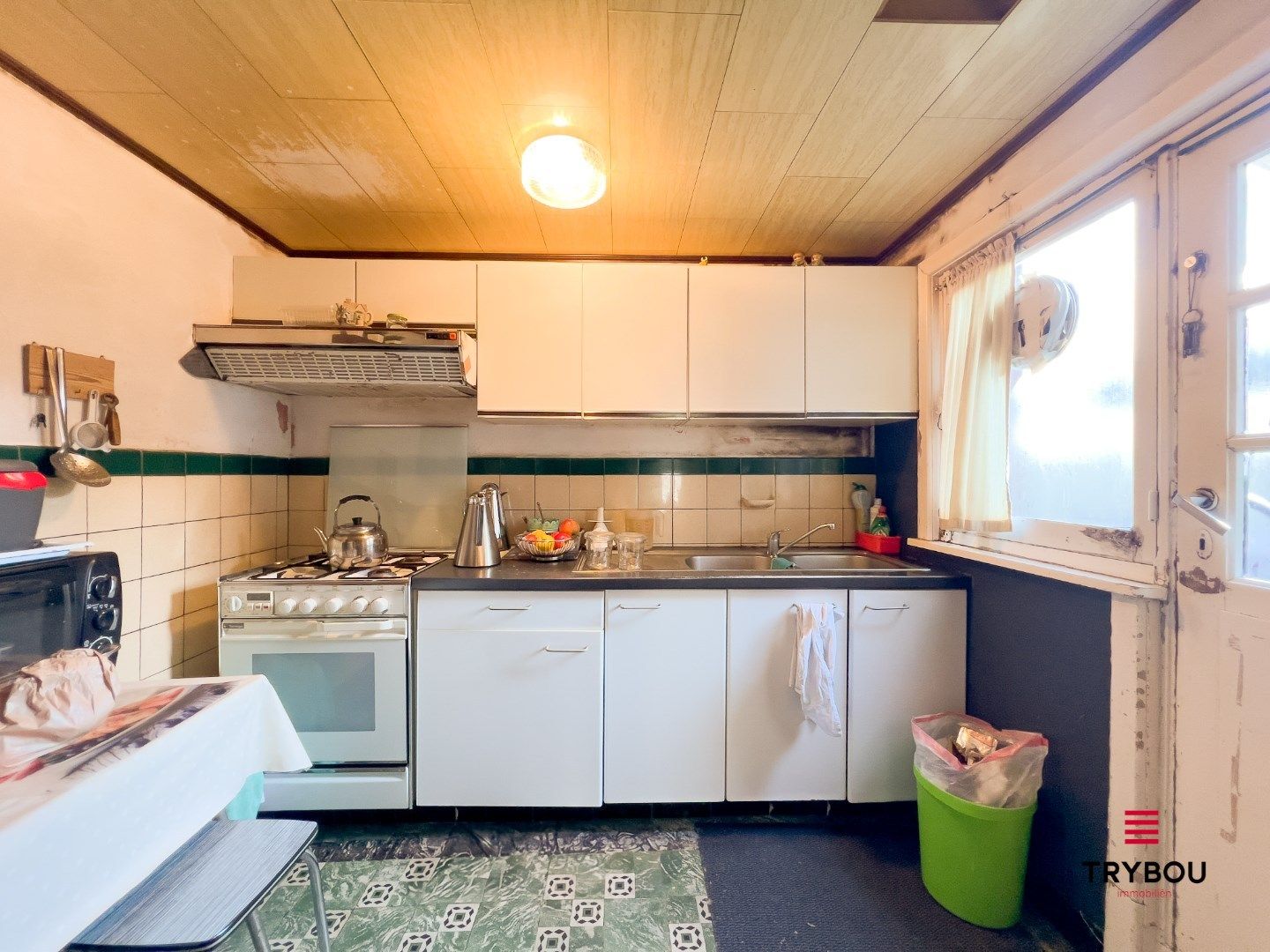 Ruime gezinswoning met 4 slaapkamers, garage en tuin foto 8