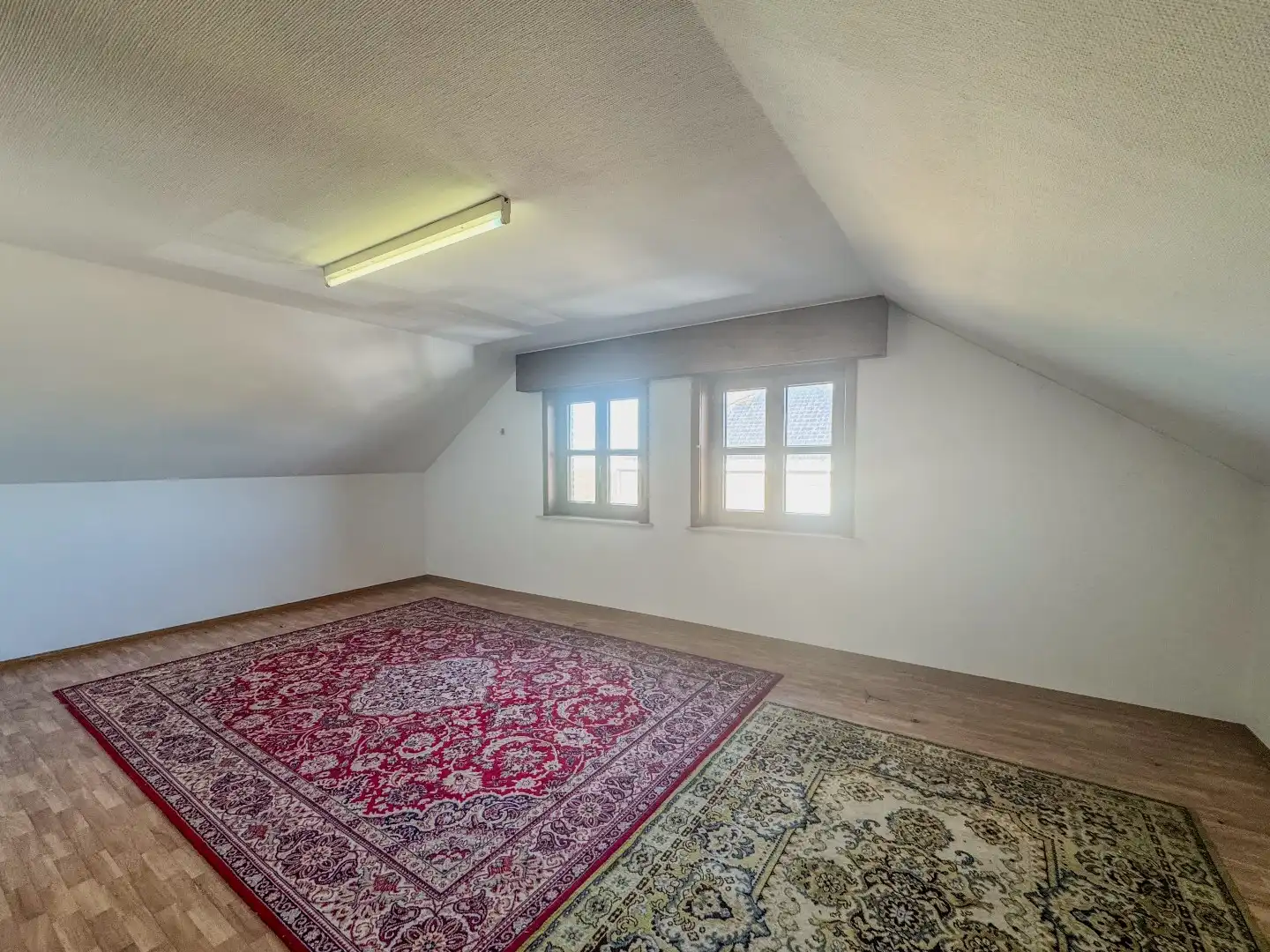 Ruime villa met 3 slaapkamers, ruime garage en tuin. foto 21