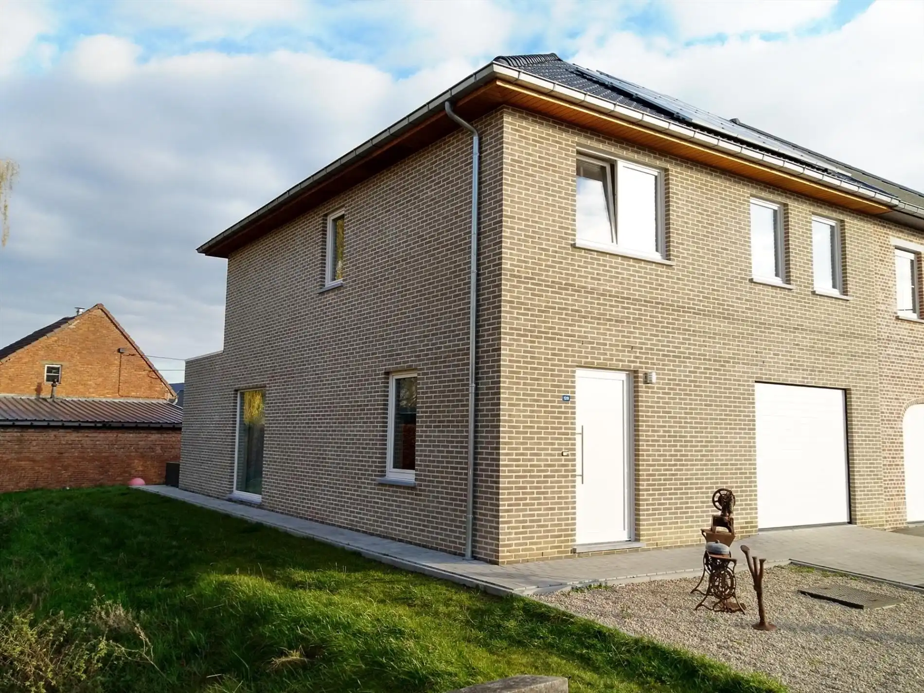 3-gevelwoning met tuin foto {{pictureIndex}}