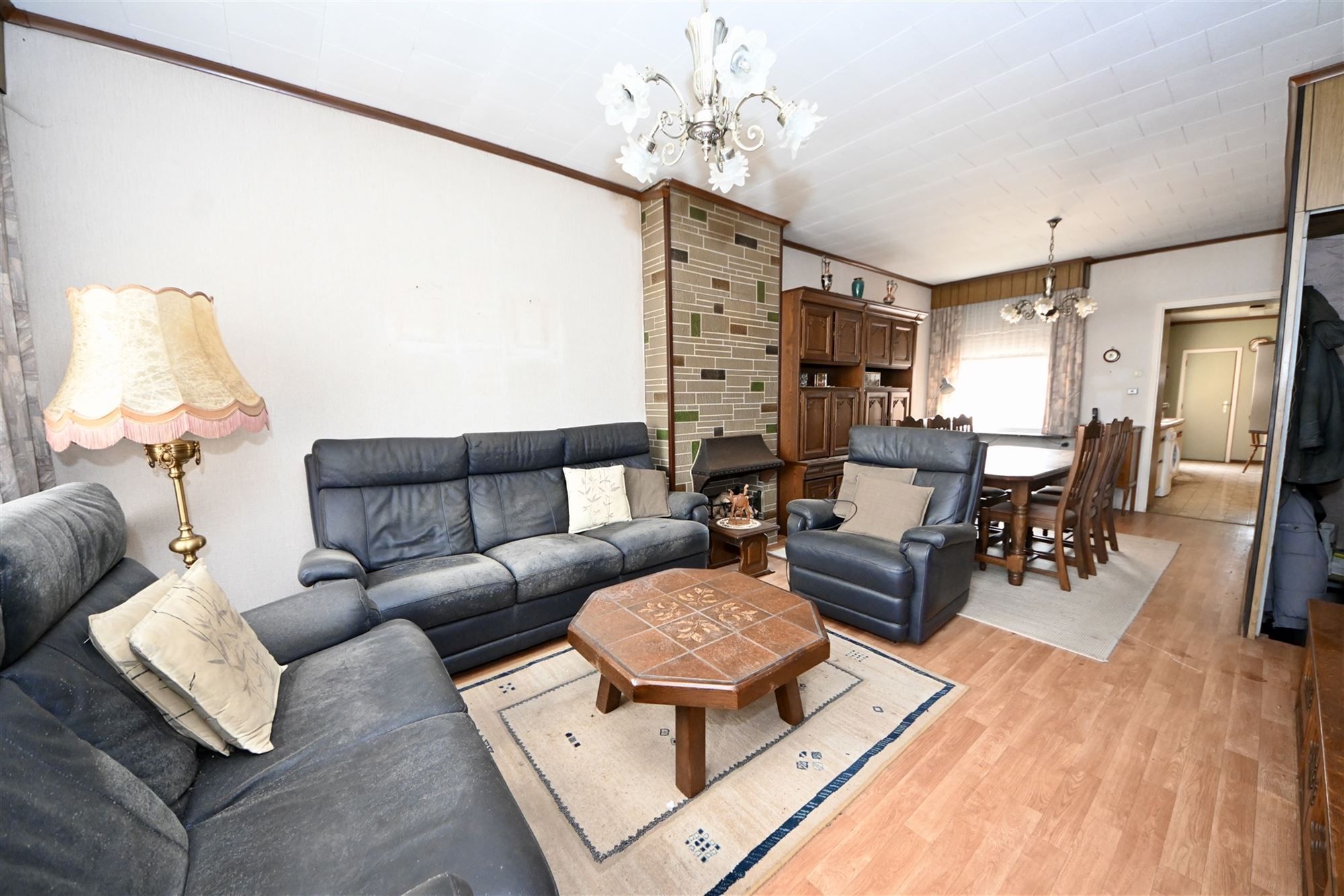 Te renoveren woning met 2 (mogelijk 3) slaapkamers en tuin. foto 3