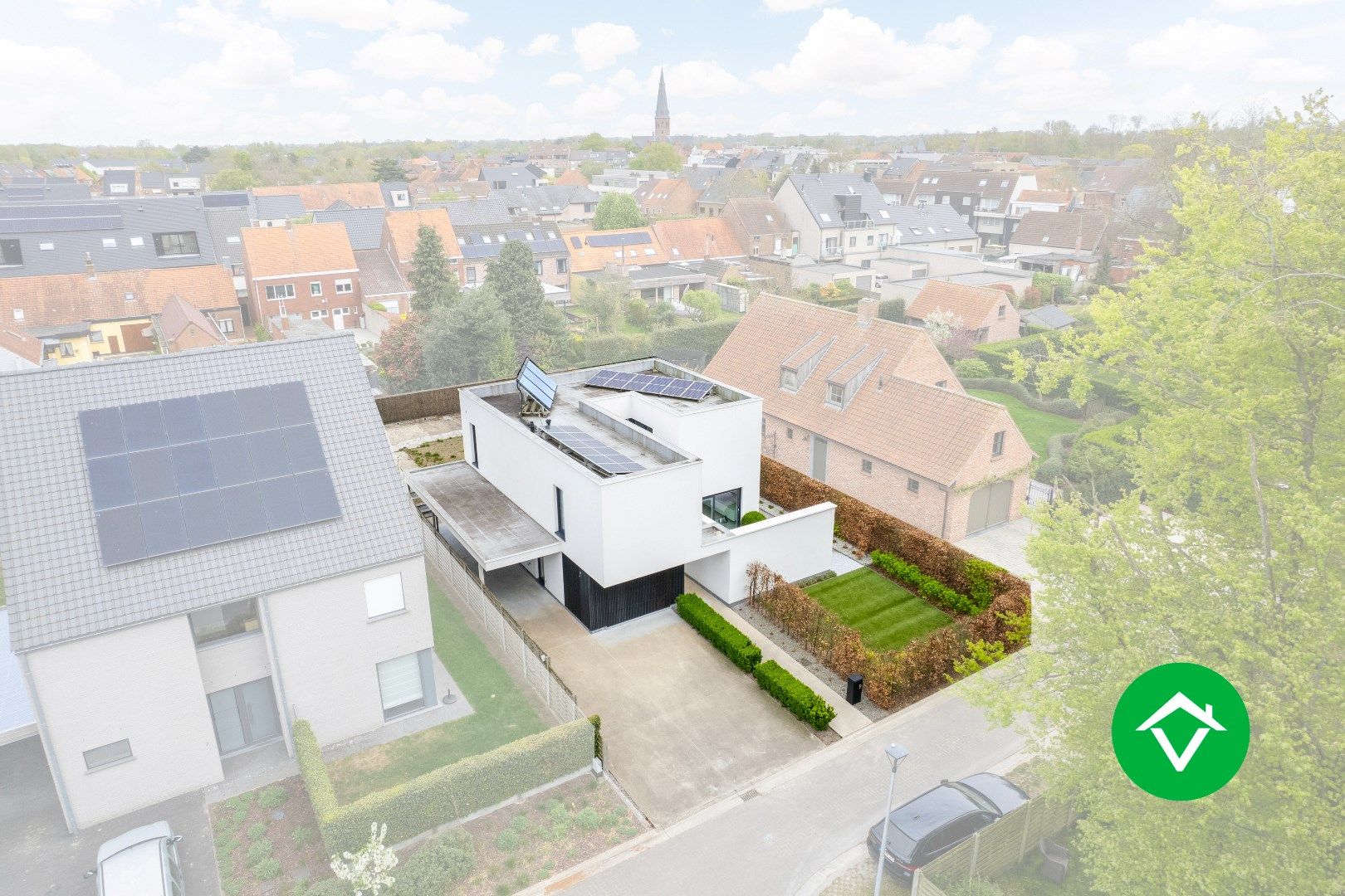 Zeer stijlvolle en instapklare villa te koop in het centrum van Koekelare. foto 2