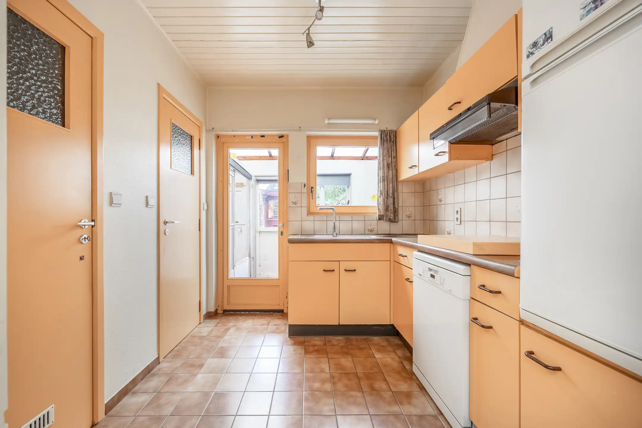 te renoveren woning met 3 ruime slaapkamers , garage en tuin foto 6