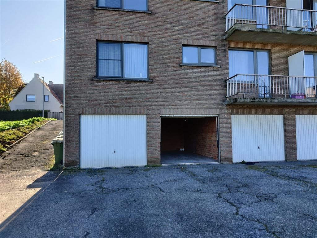 Goedgelegen en volledig vernieuwd appartement foto 17