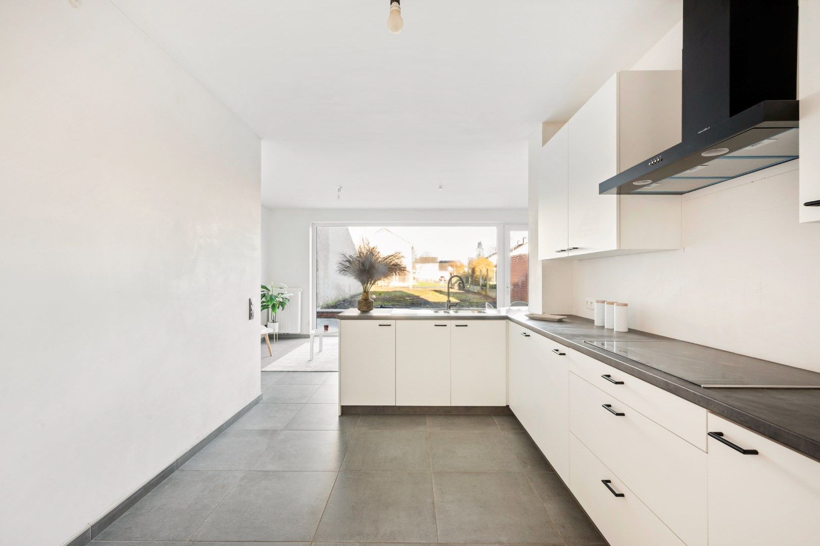 RECENT GERENOVEERDE WONING (2024) MET 3 SLPKS, RUIME TUIN EN MOGELIJKHEID DUBBELE GARAGE foto 6