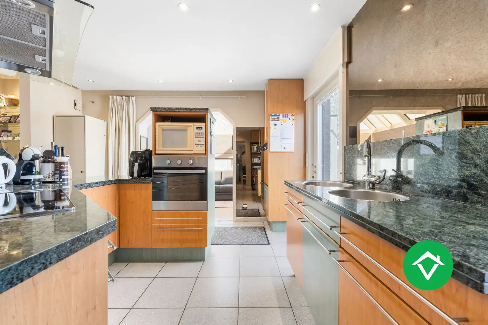 Alleenstaande woning met 5 slaapkamers en garage te Torhout  foto 9