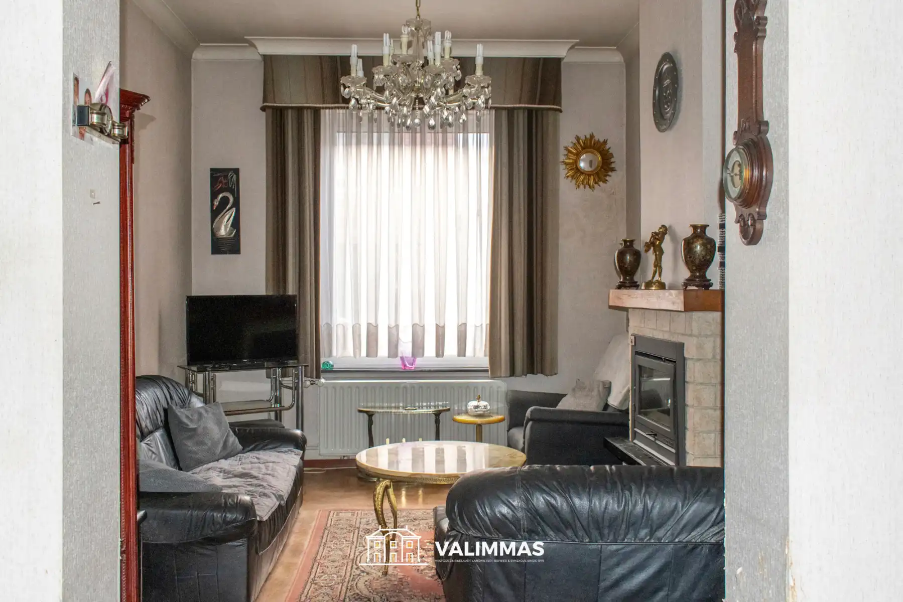 Degelijke, maar nog op te knappen rijwoning met tuin... foto 5