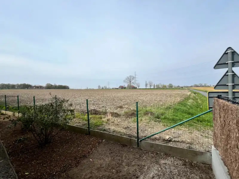 Landelijk gelegen woning met tuin en 3 garages foto 24