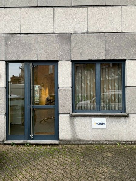 Actueel verhuurd - goed gelegen handelsgelijkvloers foto 12