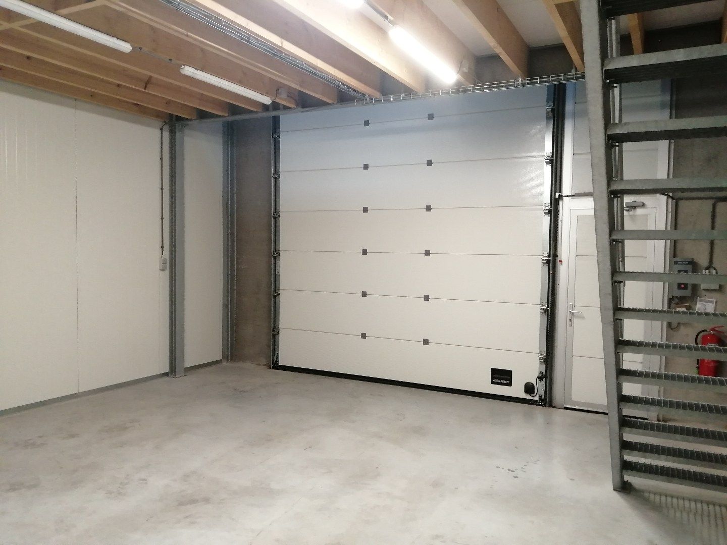 Opslagloods met verdieping te huur aan de Transitoweg in Nieuwvliet foto 4