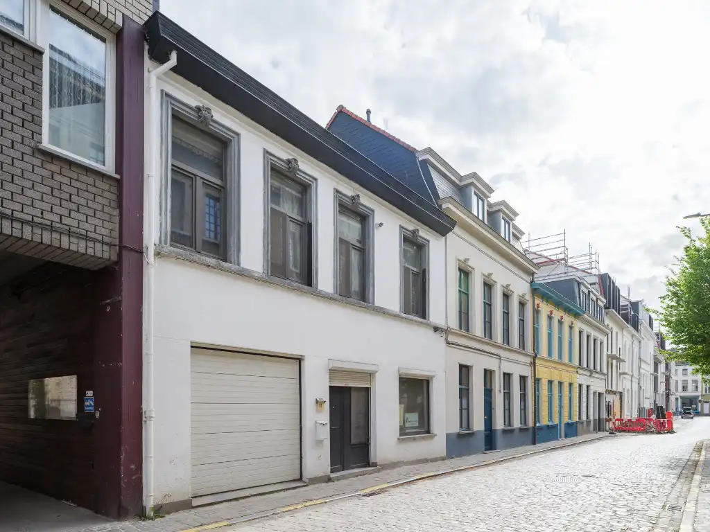 Te renoveren stadswoning met vergunning op exclusieve locatie foto 7