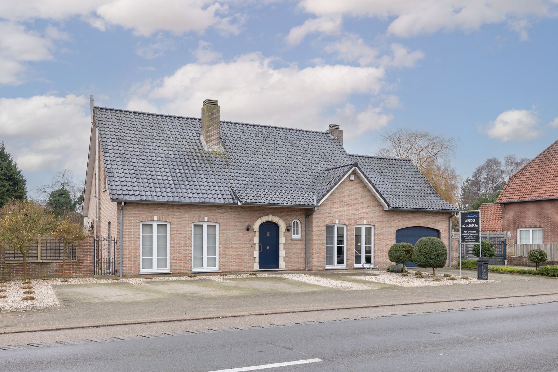 Huis te koop foto {{pictureIndex}}