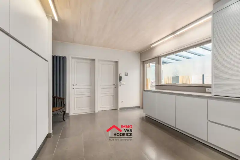 Instapklare woning met 3 slaapkamers, garage 72m² en carport 39m² !! foto 11