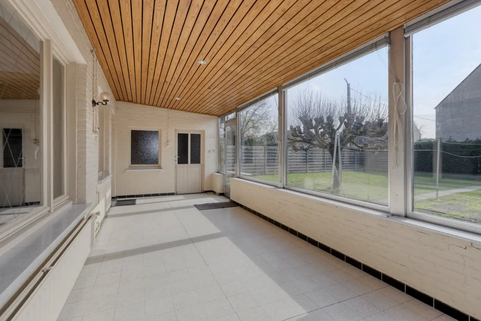 Gunstig gelegen woning met oa 3 slpks op een mooi perceel van 742 m². foto 12