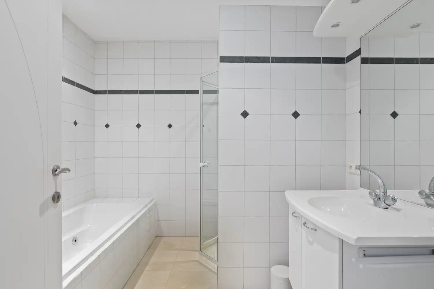 Opbrengsteigendom of co-housing met 2 ruime appartementen in het centrum van Broechem! foto 13