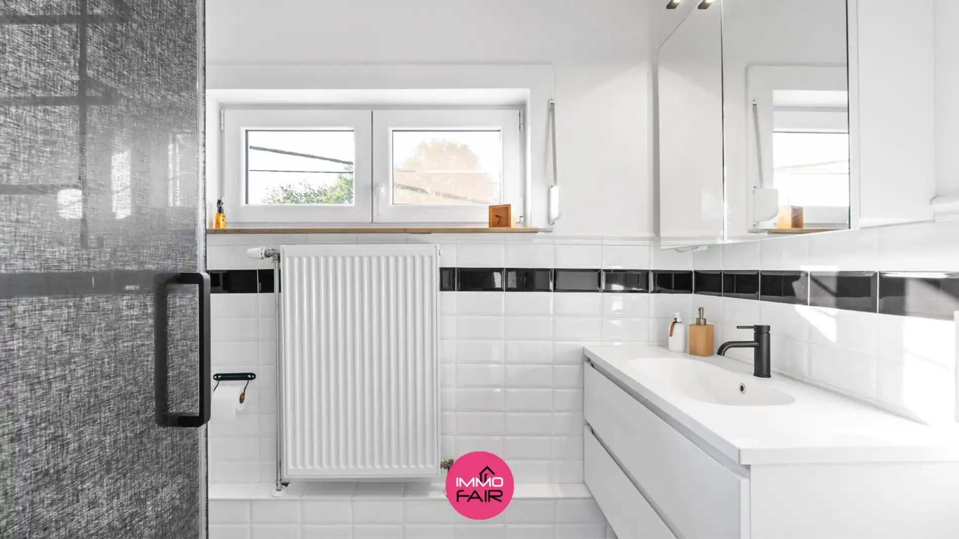 Instapklare gezinswoning met 4 slaapkamers in het hartje van Genk foto 12